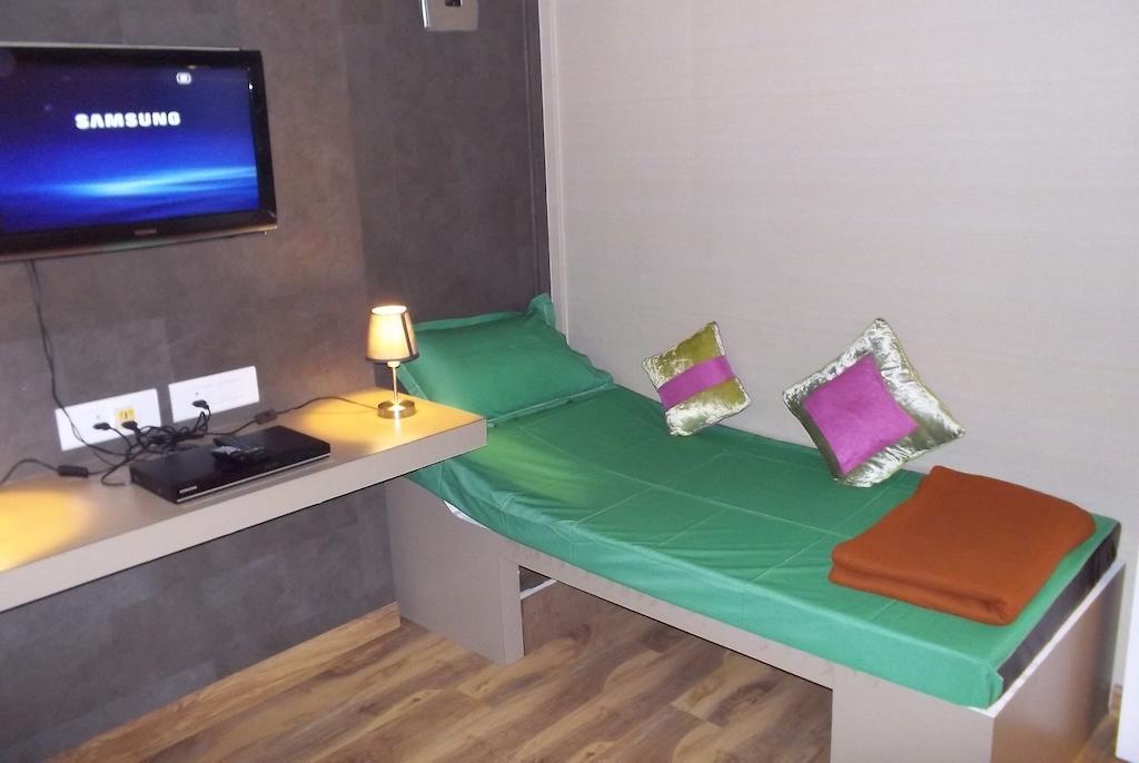 Sams Snooze At My Space New Delhi